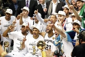 12年前的NBA?马刺打散三巨头 库里初见峥嵘 阿杜MVP约基奇41号秀配图