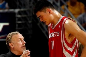 姚明比赛直播_火箭22连胜回顾_NBA篮球最新动态配图