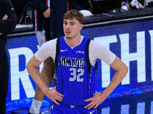 独行侠vs雷霆_NBA交易选秀权1换2_篮球最新动态配图