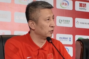 郭士强认可庞峥麟首秀表现_中国篮球CBA最新动态_江苏男篮1号位控制节奏防守对抗配图