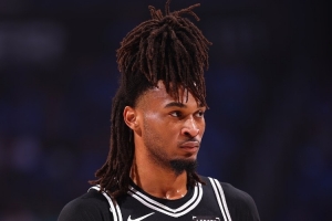 马刺比赛直播_卡斯尔防守招牌_篮球NBA最新动态配图