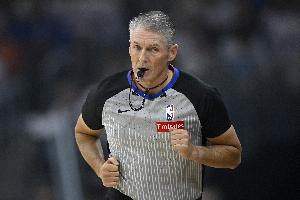 尼克斯vs马刺_NBA总决赛G1裁判组出炉_名哨福斯特担任主裁判配图