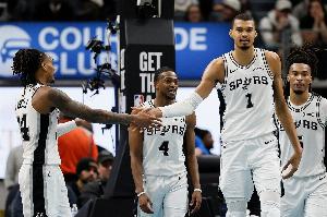 马刺vs尼克斯_nba篮球直播_明日总决赛G1最新动态配图
