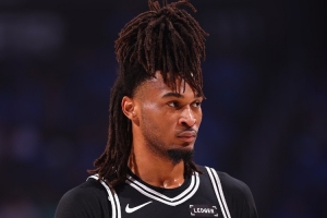 马刺比赛直播_米奇评价卡斯尔攻防表现_篮球NBA最新动态配图