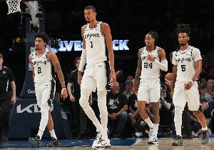 马刺vs尼克斯_nba篮球直播_明日总决赛G1巅峰对决配图