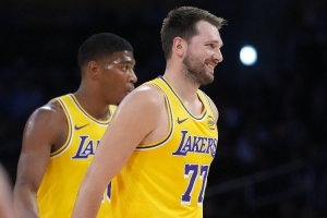 东契奇比赛直播_湖人最新动态_nba球星花边新闻配图