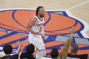 布伦森比赛直播_尼克斯NBA最新动态