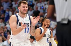 东契奇比赛直播_NBA最新动态_独行侠vs尼克斯配图