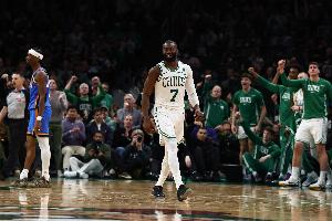 杰伦·布朗比赛直播_鹈鹕vs凯尔特人最新动态_NBA球星交易传闻配图