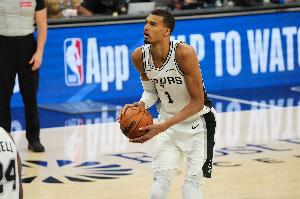 文班亚马比赛直播_马刺vs尼克斯战术解析_NBA最新动态配图