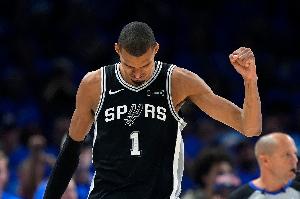 马刺vs尼克斯_nba总决赛门票价格对比_篮球票价历史变化配图