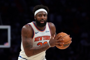 马刺vs尼克斯_霍里点评米切罗空间问题_nba比赛直播高清配图