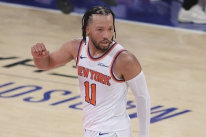 布伦森比赛直播_尼克斯vs掘金最新动态_2023NBA季后赛关键时刻得分王配图