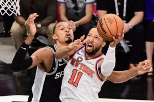 文班亚马比赛直播_马刺vs尼克斯最新战况_NBA常规赛高清回放配图