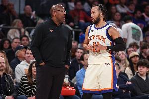 布伦森比赛直播_NBA尼克斯最新动态配图