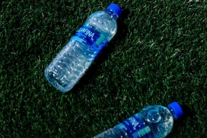 国际足联更改规定世界杯期间禁止携带水瓶入场_足球世界杯最新动态配图