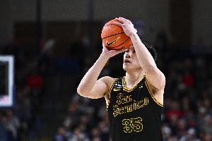 王俊杰比赛直播_中国男篮短训营最新动态_NCAA球员表现高清观看配图