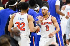 唐斯比赛直播_NBA尼克斯最新动态_篮球世界杯现场观战配图