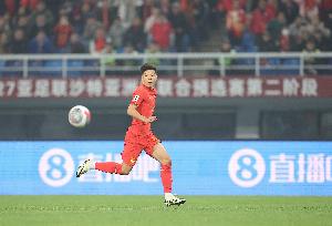 国足vs新加坡_中国男足历史战绩_中国足球比分预测配图