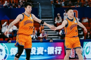 上海男篮vs未来对手_CBA冠军卫冕之路_中国篮球最新动态配图