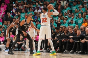 文班亚马比赛直播_NBA尼克斯vs马刺高清在线观看配图
