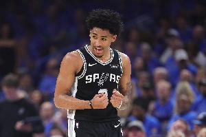 马刺vs尼克斯_NBA篮球最新动态_哈珀20岁总决赛幸运经历配图
