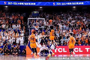 上海男篮vs对手_篮球CBA中国篮球上海_古德温进攻防守一把抓配图