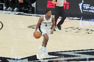 马刺vs尼克斯_布伦森高难度球防守策略_NBA最新比赛动态配图