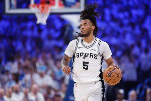 马刺vs尼克斯_总决赛经验不足半场慢热_NBA篮球比赛直播高清配图