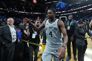 马刺比赛直播_福克斯交易动态_nba最新消息配图