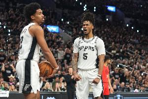 马刺比赛直播_卡斯尔哈珀兄弟组合_篮球NBA最新动态配图