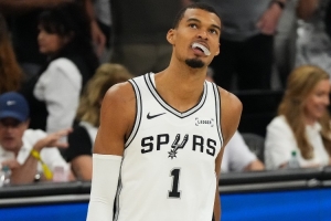 马刺vs尼克斯_NBA篮球季后赛高清直播配图