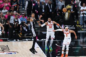 文班亚马比赛直播_马刺vs尼克斯关键时刻_篮球NBA最新动态配图