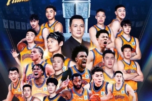 王哲林比赛直播_上海男篮CBA最新动态_中国篮球24年夺冠战报配图