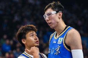 上海vs北京_周琦赵睿转会动态_CBA篮球最新消息配图