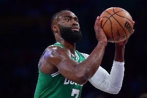 杰伦·布朗比赛直播_凯尔特人最新动态_NBA球星豪宅出售配图