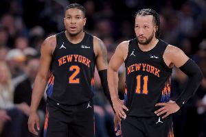 尼克斯vs对手_NBA篮球比赛直播_团队拼搏最新动态配图