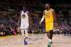 詹姆斯比赛直播_湖人勇士最新动态_nba詹姆斯最新消息配图