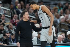 文班亚马比赛直播_马刺vs尼克斯最新战况_NBA季后赛高清在线观看配图