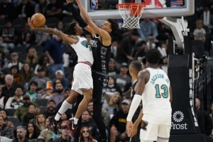 莫兰特比赛直播_灰熊NBA最新动态_巅峰罗斯vs莫兰特集锦对比配图
