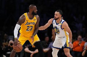 詹姆斯比赛直播_湖人勇士最新动态_NBA争冠前景分析配图