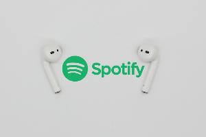 巴塞罗那vsSpotify_西甲最新动态_足球商业合作影响配图