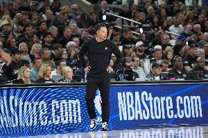 马刺vs尼克斯_NBA篮球比赛直播_球队发挥不稳定分析配图