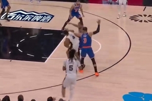 周琦比赛直播_马刺vs尼克斯_篮球NBA最新动态配图