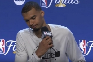 文班亚马比赛直播_马刺vs尼克斯最新战况_NBA篮球高清观看配图