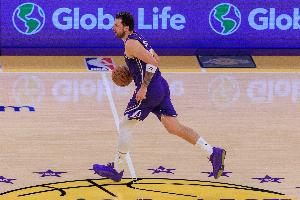 湖人vs勇士比赛直播_NBA篮球最新战报配图