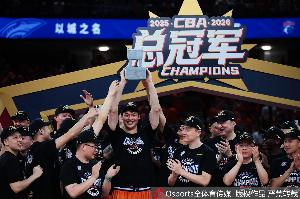 王哲林比赛直播_CBA最新战况_上海男篮引援成功配图