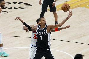 文班亚马比赛直播_唐斯打爆文班亚马_NBA最新战况配图
