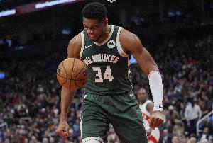 字母哥比赛直播_雄鹿最新动态_NBA交易传闻配图