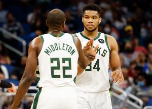 字母哥比赛直播_热火雄鹿最新动态_nba底薪签约米德尔顿配图